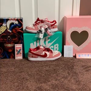 Nike SB dunk Strange Love